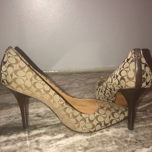 Coach Pumps
